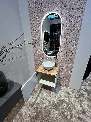 Exklusives Gäste-WC / Waschbecken - für kleines Badezimmer oder Gäste-WC geeignet - Spiegel mit LED-Beleuchtung