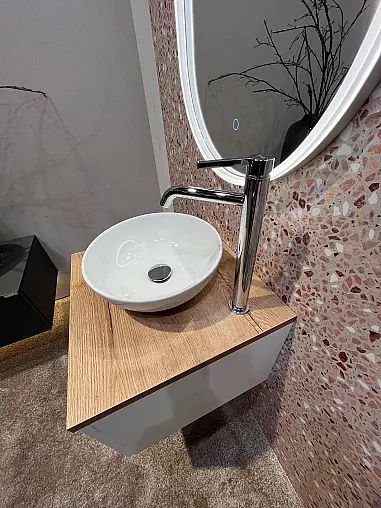 Exklusives Gäste-WC / Waschbecken - für kleines Badezimmer oder Gäste-WC geeignet - Spiegel mit LED-Beleuchtung