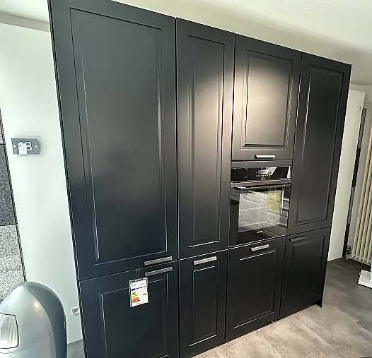 Exclusive Landhausküche mit Thekenbereich