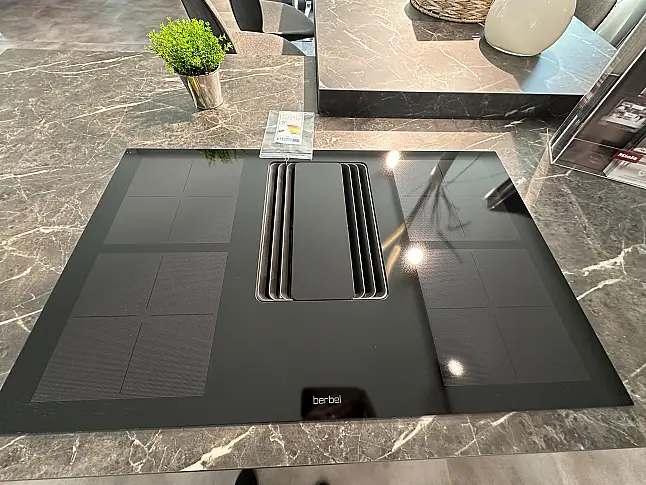 Exclusive Landhausküche mit Thekenbereich