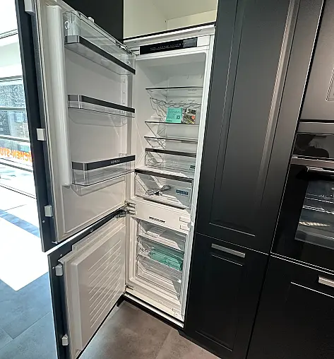 Exclusive Landhausküche mit Thekenbereich