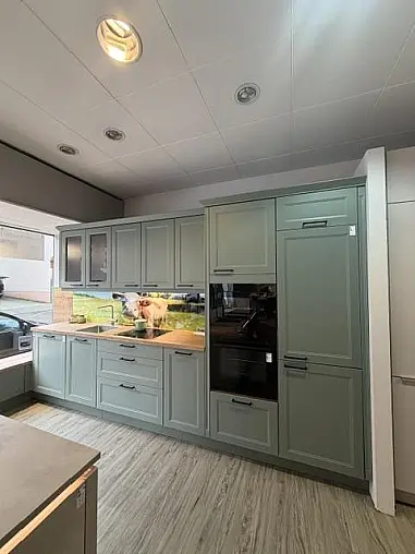 Schöner Landhausstil mit außergewöhnlicher Glas Nischenverkleidung