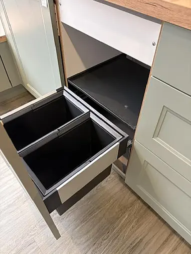 Schöner Landhausstil mit außergewöhnlicher Glas Nischenverkleidung