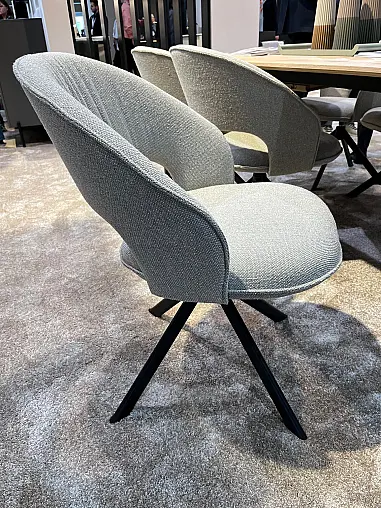 Ausziehbarer Esstisch - Echtholz-Furnier - Ausziehbar auf 300 cm Länge - inkl. 6 Sesseln