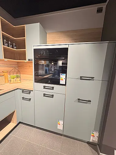 Moderne Austellungsküche in L-Form