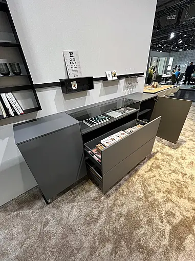 Elegantes zeitloses Sideboard / Mediaboard - tolles Relingsystem mit indirekter LED Beleuchtung - Exklusives Messestück wieder original verpackt