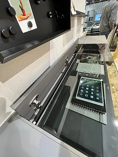 Elegantes zeitloses Sideboard / Mediaboard - tolles Relingsystem mit indirekter LED Beleuchtung - Exklusives Messestück wieder original verpackt