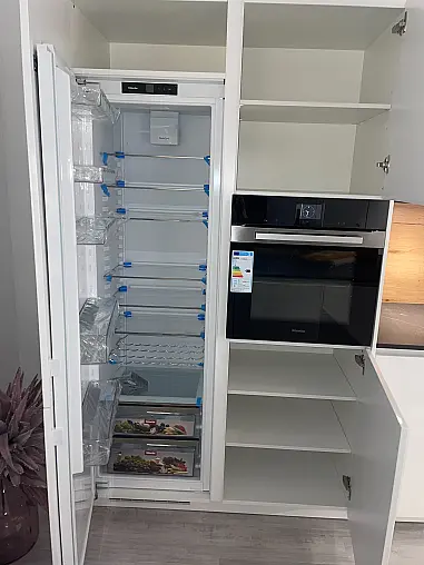Luxuriöse Inselküche mit Dektonarbeitsplatte