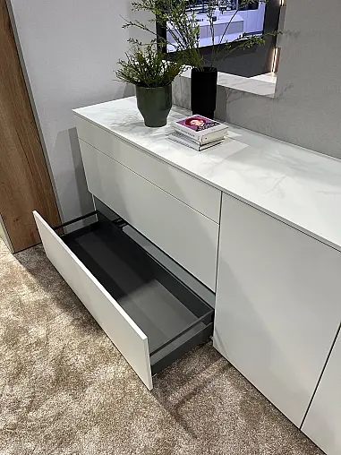 Exklusives Esszimmer - weißes, griffloses Sideboard - Lackfront - Tisch mit 4 Stühlen