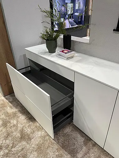 Exklusives Esszimmer - weißes, griffloses Sideboard - Lackfront - Tisch mit 4 Stühlen
