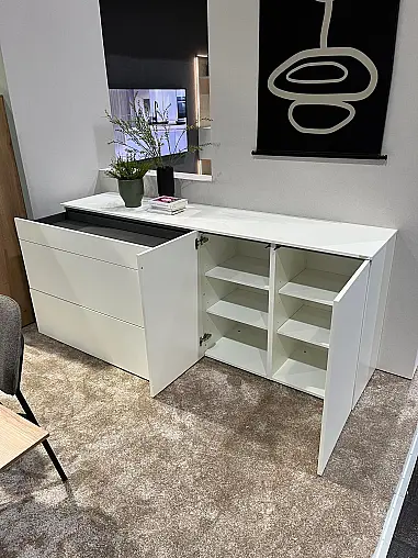 Exklusives Esszimmer - weißes, griffloses Sideboard - Lackfront - Tisch mit 4 Stühlen