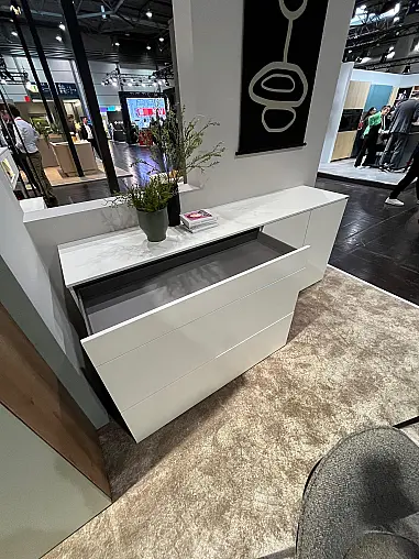 Exklusives Esszimmer - weißes, griffloses Sideboard - Lackfront - Tisch mit 4 Stühlen