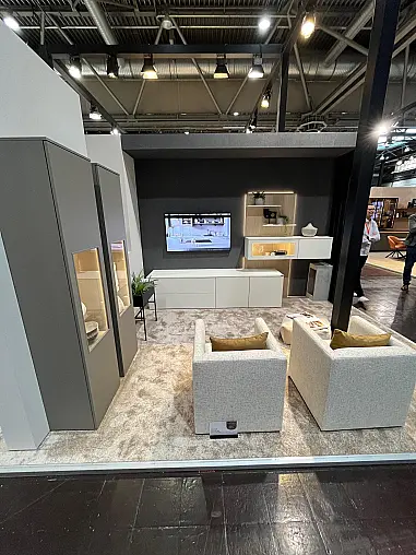 Exklusives Wohnzimmer - Messestück  - Sideboard - zwei Vitrinenschränke - Wandpaneele - viel LED-Beleuchtung