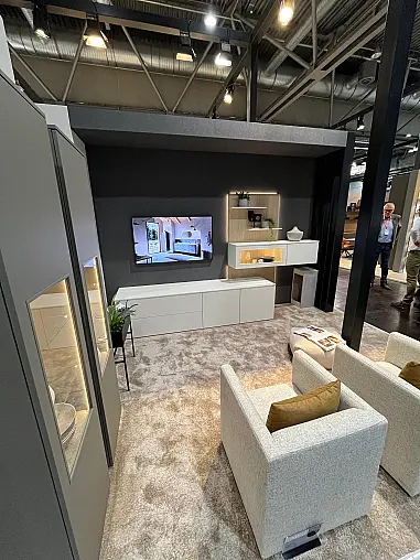 Exklusives Wohnzimmer - Messestück  - Sideboard - zwei Vitrinenschränke - Wandpaneele - viel LED-Beleuchtung