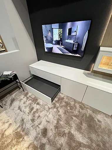 Exklusives Wohnzimmer - Messestück  - Sideboard - zwei Vitrinenschränke - Wandpaneele - viel LED-Beleuchtung