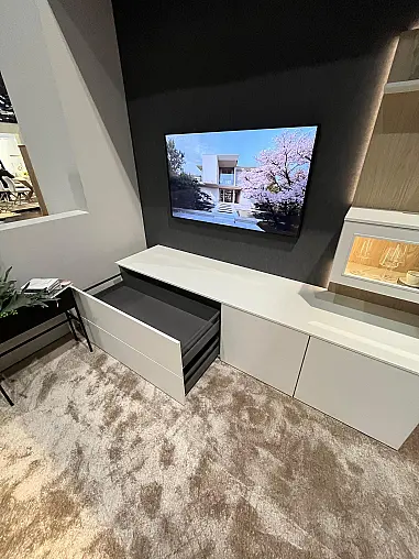 Exklusives Wohnzimmer - Messestück  - Sideboard - zwei Vitrinenschränke - Wandpaneele - viel LED-Beleuchtung