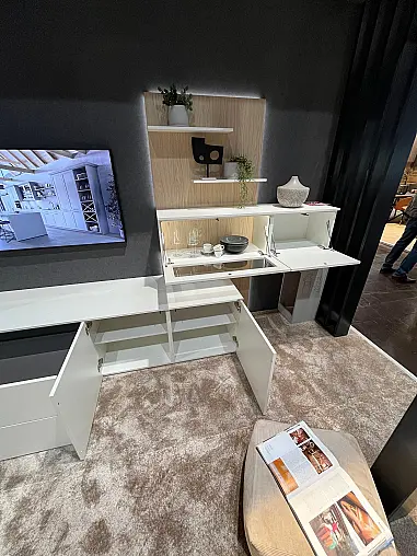 Exklusives Wohnzimmer - Messestück  - Sideboard - zwei Vitrinenschränke - Wandpaneele - viel LED-Beleuchtung