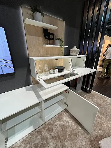 Exklusives Wohnzimmer - Messestück  - Sideboard - zwei Vitrinenschränke - Wandpaneele - viel LED-Beleuchtung