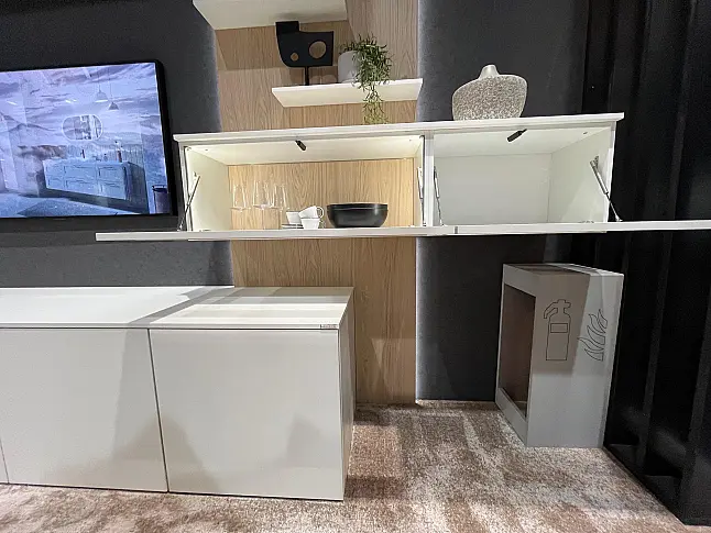 Exklusives Wohnzimmer - Messestück  - Sideboard - zwei Vitrinenschränke - Wandpaneele - viel LED-Beleuchtung
