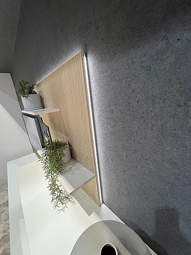 Exklusives Wohnzimmer - Messestück  - Sideboard - zwei Vitrinenschränke - Wandpaneele - viel LED-Beleuchtung