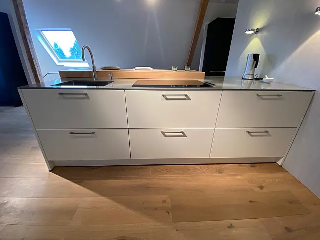 Musterküche Mattlack weiß