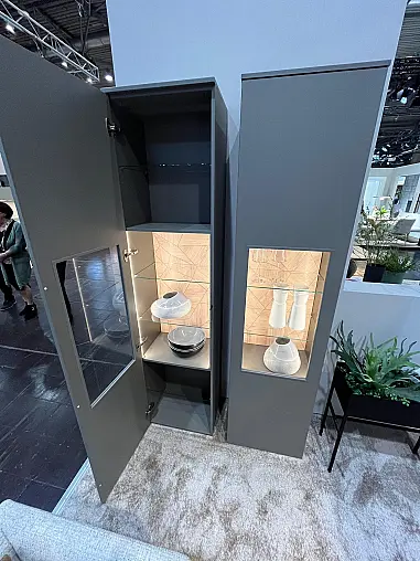 Exklusives Wohnzimmer - Messestück  - Sideboard - zwei Vitrinenschränke - Wandpaneele - viel LED-Beleuchtung