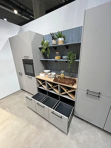 Exklusive Landhaus  Messeküche - einzigartige Planung  - XL- Schränke - viel LED-Beleuchtung- Stand nur 2 Tage ausgestellt !!!
