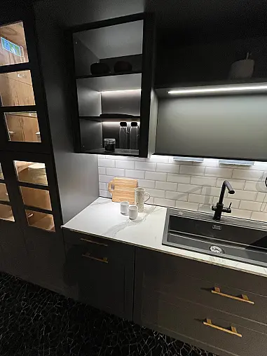 Exklusive Landhaus Messeküche - Nordic Lack Schiefergrau matt - Luxus pur - LED-Beleuchtungen