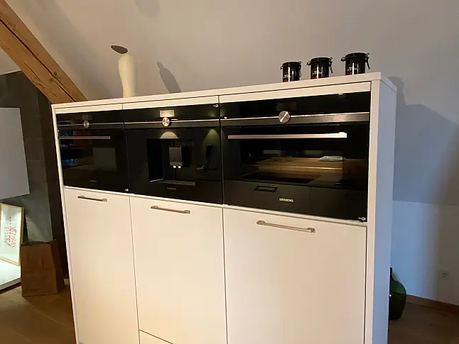 Musterküche Mattlack weiß