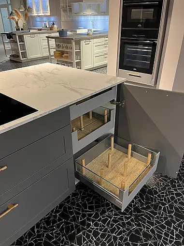 Exklusive Landhaus Messeküche - Nordic Lack Schiefergrau matt - Luxus pur - LED-Beleuchtungen