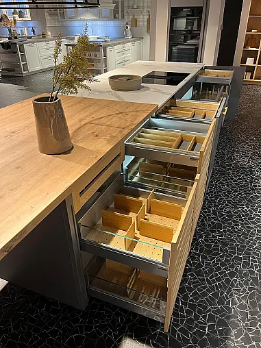 Exklusive Landhaus Messeküche - Nordic Lack Schiefergrau matt - Luxus pur - LED-Beleuchtungen