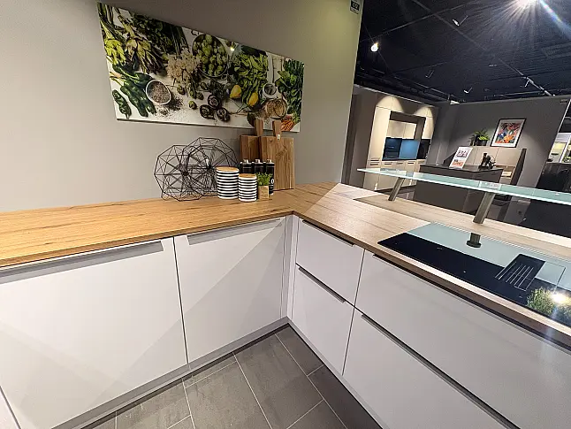 moderne Küche mit Theke