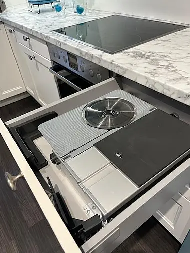 Moderne Cambia Landhausküche in Kombination Satinlack Weiß und Blaugrau