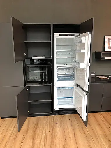 Liberamente grifflos hochwertig lackiert