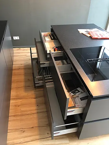 Liberamente grifflos hochwertig lackiert