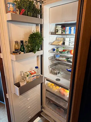 NEXT125 Glass matt Schwarz mit Altholz Furnier Poket Doors &amp; GAGGENAU &amp; DEKTON