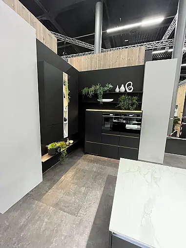 Exklusive Messeküche - Luxus pur - Insel mit integriertem Tisch - LED-Beleuchtungen - Siemens Geräte