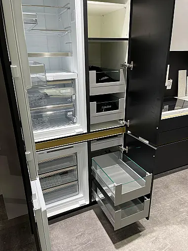 Exklusive Messeküche - Luxus pur - Insel mit integriertem Tisch - LED-Beleuchtungen - Siemens Geräte
