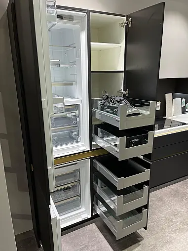 Exklusive Messeküche - Luxus pur - Insel mit integriertem Tisch - LED-Beleuchtungen - Siemens Geräte
