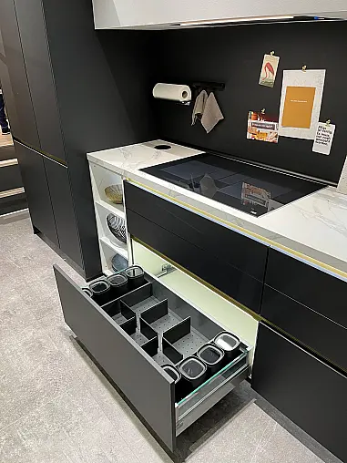 Exklusive Messeküche - Luxus pur - Insel mit integriertem Tisch - LED-Beleuchtungen - Siemens Geräte