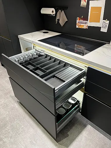 Exklusive Messeküche - Luxus pur - Insel mit integriertem Tisch - LED-Beleuchtungen - Siemens Geräte