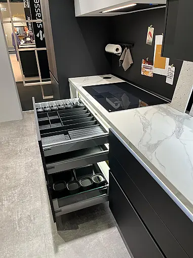 Exklusive Messeküche - Luxus pur - Insel mit integriertem Tisch - LED-Beleuchtungen - Siemens Geräte