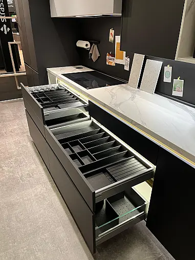 Exklusive Messeküche - Luxus pur - Insel mit integriertem Tisch - LED-Beleuchtungen - Siemens Geräte
