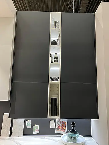Exklusive Messeküche - Luxus pur - Insel mit integriertem Tisch - LED-Beleuchtungen - Siemens Geräte