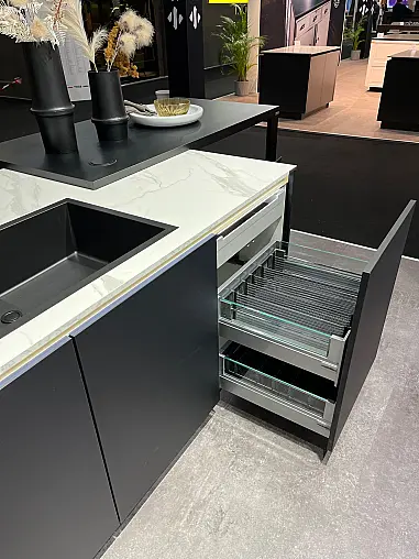 Exklusive Messeküche - Luxus pur - Insel mit integriertem Tisch - LED-Beleuchtungen - Siemens Geräte