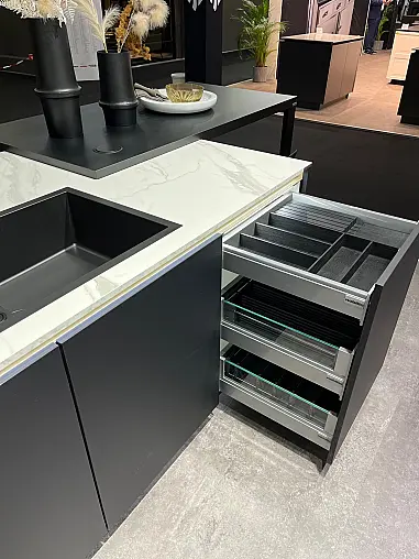 Exklusive Messeküche - Luxus pur - Insel mit integriertem Tisch - LED-Beleuchtungen - Siemens Geräte
