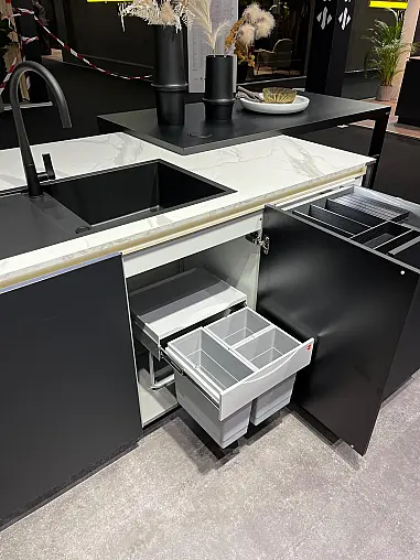 Exklusive Messeküche - Luxus pur - Insel mit integriertem Tisch - LED-Beleuchtungen - Siemens Geräte