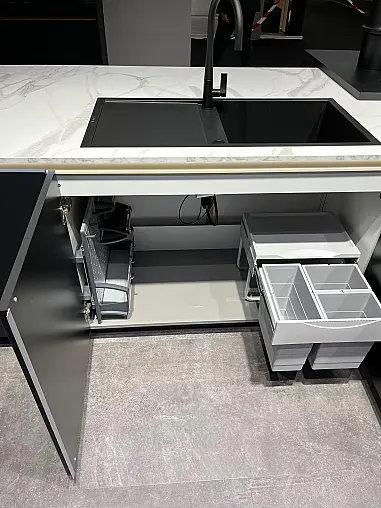 Exklusive Messeküche - Luxus pur - Insel mit integriertem Tisch - LED-Beleuchtungen - Siemens Geräte