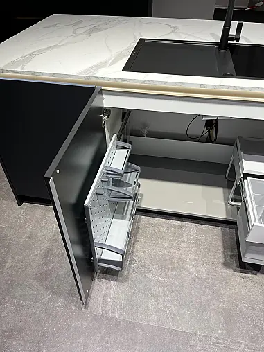 Exklusive Messeküche - Luxus pur - Insel mit integriertem Tisch - LED-Beleuchtungen - Siemens Geräte