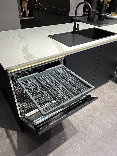 Exklusive Messeküche - Luxus pur - Insel mit integriertem Tisch - LED-Beleuchtungen - Siemens Geräte